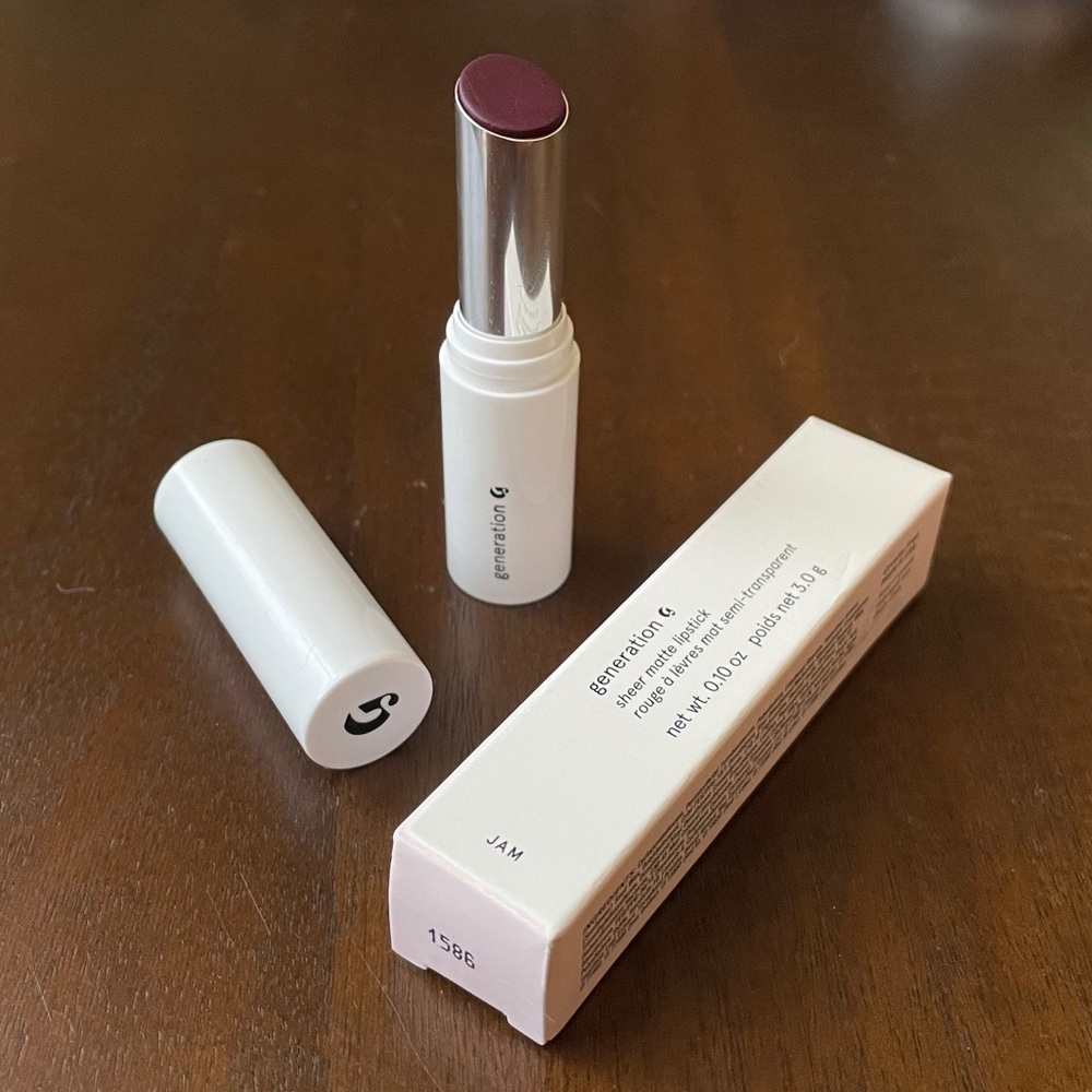 Glossier Generation G
sheer matte lipstick JAM
